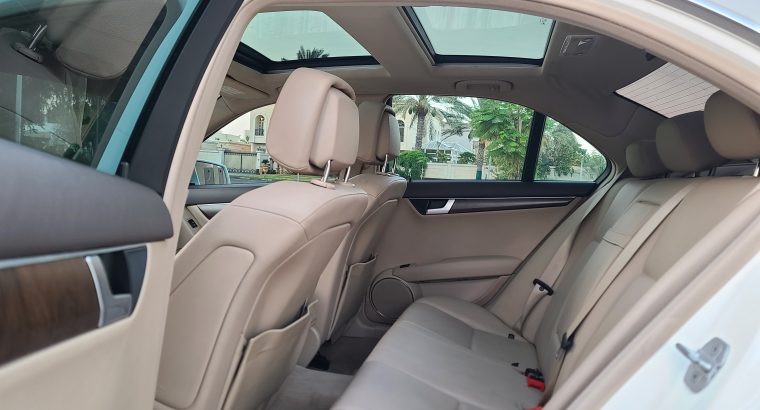 Mercedez C200, Top Option, Gcc Specs, Panoramic Roof, Single owner for sale 050 2134666