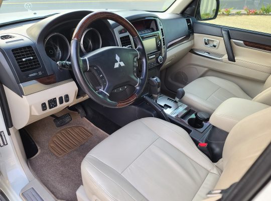 MITSUBISHI PAJERO 2016 3.8 V6 ACCIDENT FREE PERFECT CONDITION 050 2134666