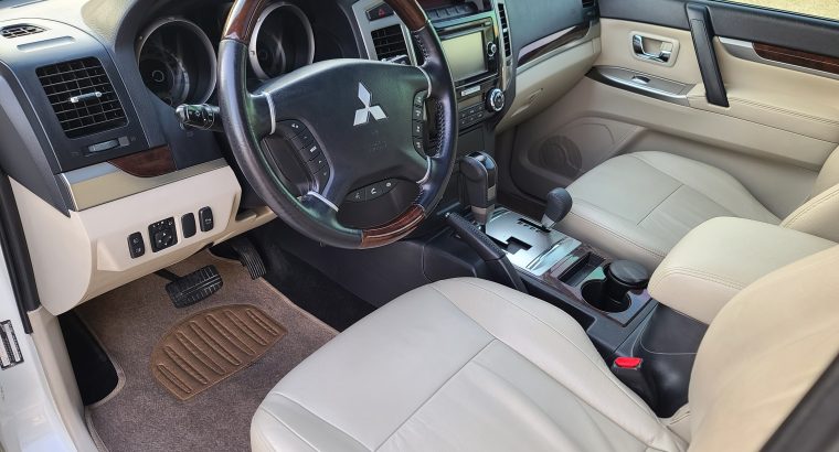 MITSUBISHI PAJERO 2016 3.8 V6 ACCIDENT FREE PERFECT CONDITION 050 2134666