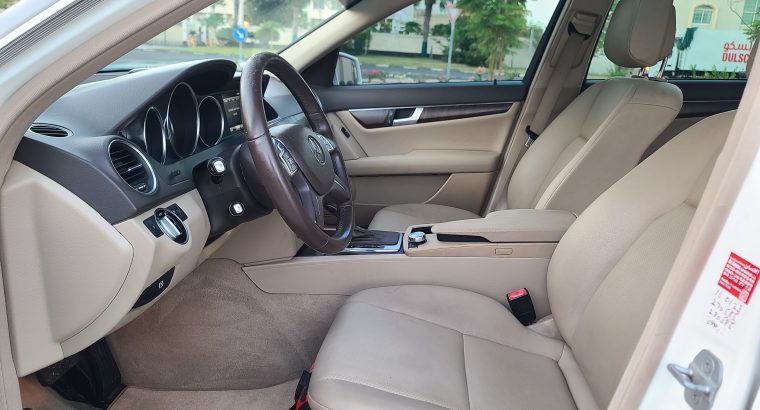 Mercedez C200, Top Option, Gcc Specs, Panoramic Roof, Single owner for sale 050 2134666