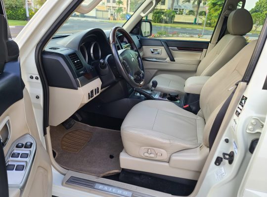 MITSUBISHI PAJERO 2016 3.8 V6 ACCIDENT FREE PERFECT CONDITION 050 2134666
