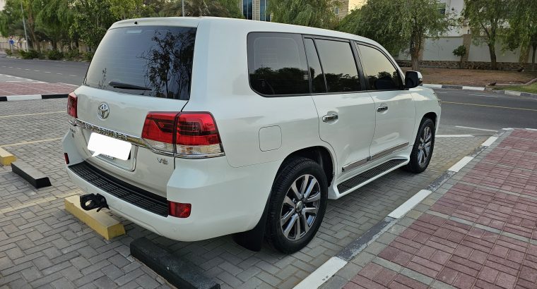 TOYOTA LAND CRUISER 2009, GXR, V8, GCC, FULL OPTION, FACE LIFTED, FOR SALE