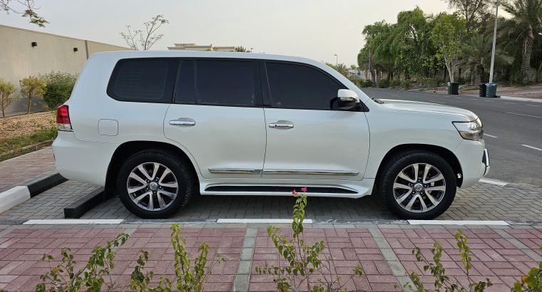 TOYOTA LAND CRUISER 2009, GXR, V8, GCC, FULL OPTION, FACE LIFTED, FOR SALE
