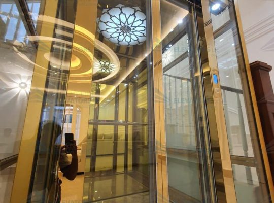 Home Elevator with Automatic Doors