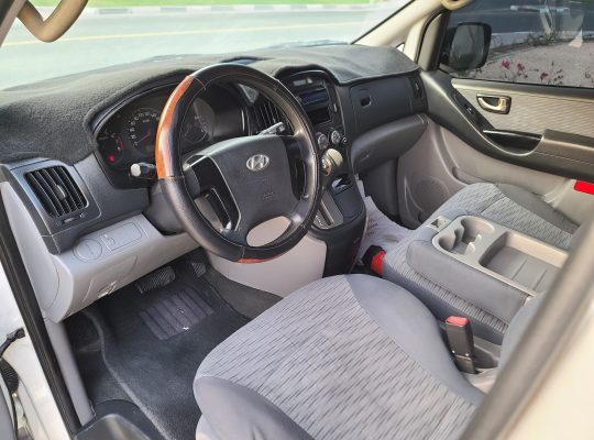 HYUNDAI H1 2012 , PASSENGER VAN , 09 SEATER , AUTOMATIC TRANSMISSION FOR SALE