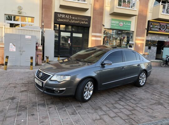 Car lift available from Dubai business bay jadaf nad al hamar to sharjah anywhere anytime with luxury cars