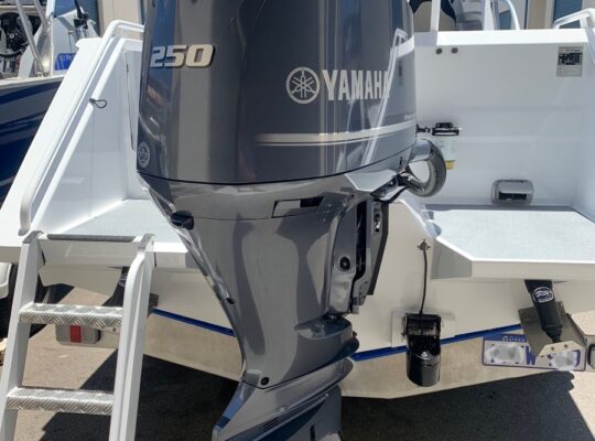 Slightly used Yamaha 250HP 4 Stroke Outboard Motor Engine