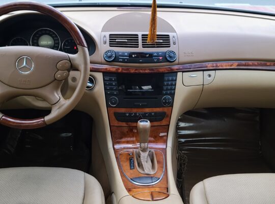 MERCEDES BENZ E280, 2008, FULLY LOADED, GCC SPECS FOR SALE