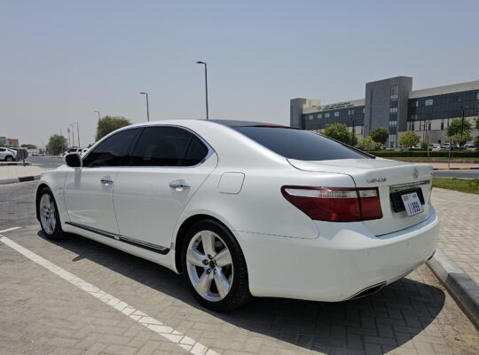 LEXUS LS460L, GCC SPECS, FULLY LOADED FOR SALE