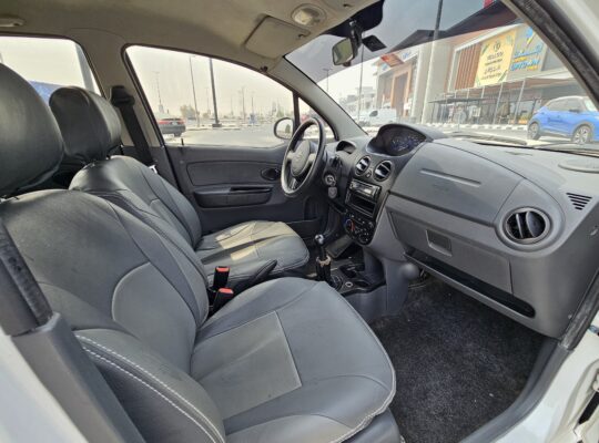 CHEVROLET SPARK 2015, 800CC ENGINE, GCC, MANUAL GEAR CAR FOR SALE