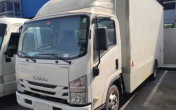 ISUZU NPR PICKUP 3 TON BUYER IN SHARJAH INDUSTRIAL ( USED COMMERCIAL VEHICLE BUYER IN SOUQ AL HARAJ SHARJAH )