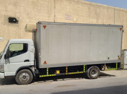 MITSUBISHI CANTER CHILLER BOX BUYER IN JEBEL ALI FREE ZONE ( USED COMMERCIAL VEHICLE BUYER IN JAFZA DUBAI )