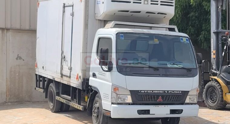 MITSUBISHI CANTER CHILLER BOX BUYER IN SHARJAH INDUSTRIAL ( USED COMMERCIAL VEHICLE BUYER IN SHARJAH INDUSTRIAL )