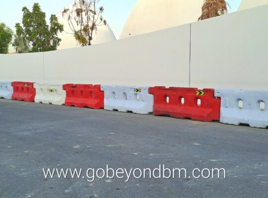 Water-Filled Barriers / Road Safety Barriers