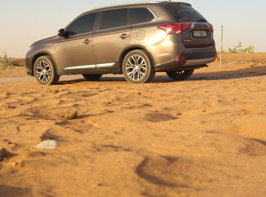 7seater good condition Brown outlander 4wheel auto drive car with 2.4L engine can give good mileage in city