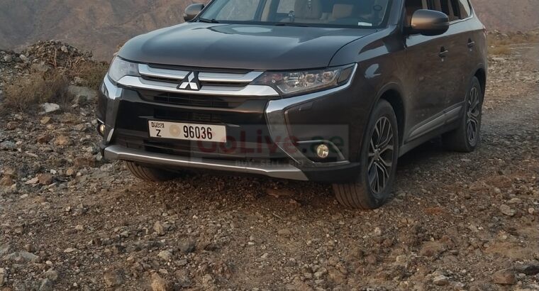 7seater good condition Brown outlander 4wheel auto drive car with 2.4L engine can give good mileage in city