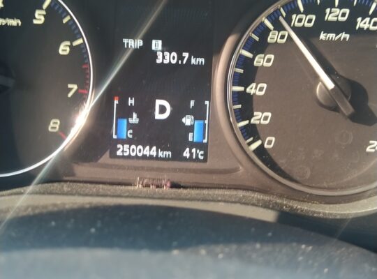 7seater good condition Brown outlander 4wheel auto drive car with 2.4L engine can give good mileage in city