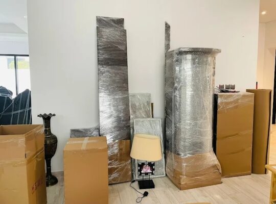 Movers moving shifting delivery service in Dubai UAE 0559900491