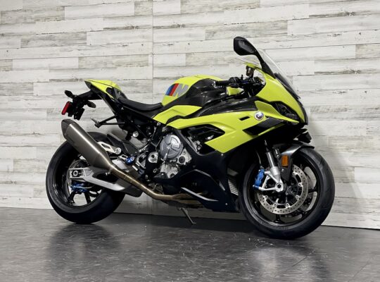 2022 BMW 1000 RR (+974 66574363)