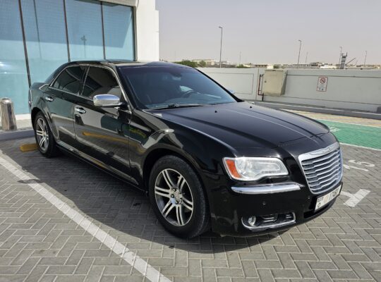 CHRYSLER 300C, 2014, GCC SPECS. V6, 3.6L FULLY LOADED FOR SALE