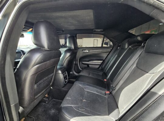 CHRYSLER 300C, 2014, GCC SPECS. V6, 3.6L FULLY LOADED FOR SALE