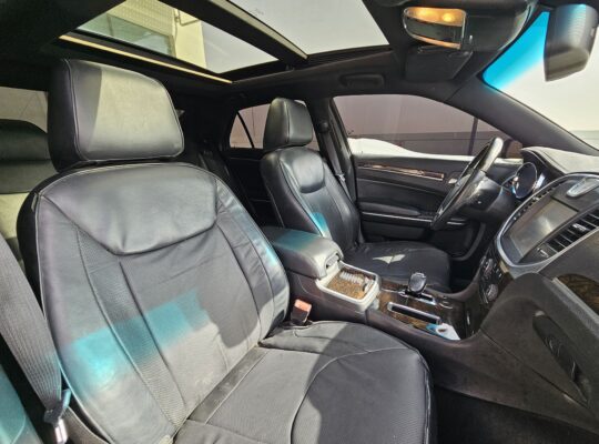 CHRYSLER 300C, 2014, GCC SPECS. V6, 3.6L FULLY LOADED FOR SALE