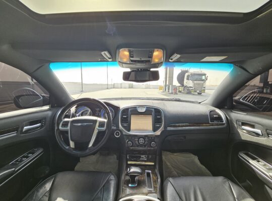 CHRYSLER 300C, 2014, GCC SPECS. V6, 3.6L FULLY LOADED FOR SALE