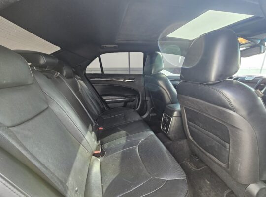 CHRYSLER 300C, 2014, GCC SPECS. V6, 3.6L FULLY LOADED FOR SALE
