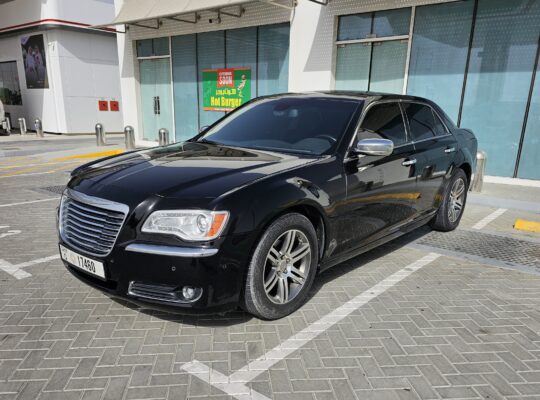 CHRYSLER 300C, 2014, GCC SPECS. V6, 3.6L FULLY LOADED FOR SALE