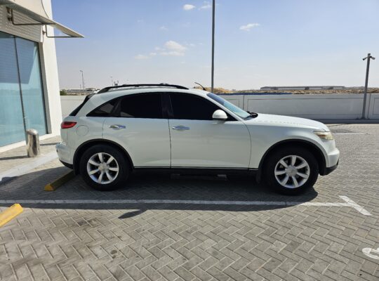Infiniti fx35 Fully Loaded, GCC, Less kms Driven, 1st Owner