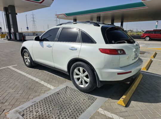 Infiniti fx35 Fully Loaded, GCC, Less kms Driven, 1st Owner