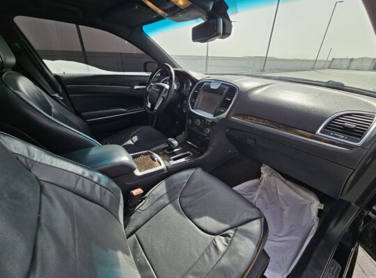 CHRYSLER 300C, 2014, GCC SPECS. V6, 3.6L FULLY LOADED FOR SALE