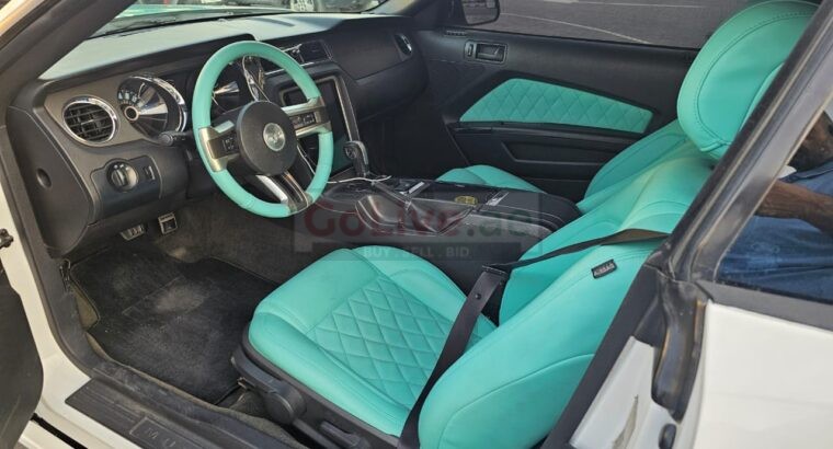 Ford Mustang 2014 Tiffany and White