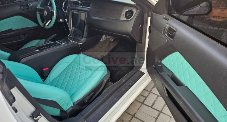 Ford Mustang 2014 Tiffany and White