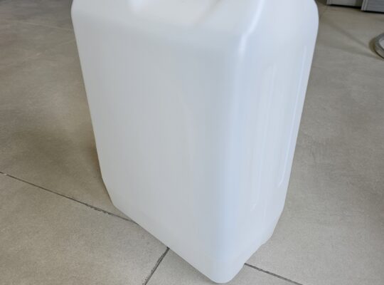 5 LTR PLASTIC CAN ( BRAND NEW )