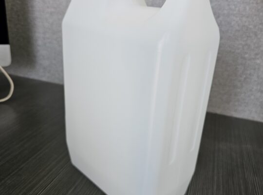 5 LTR PLASTIC CAN ( BRAND NEW )