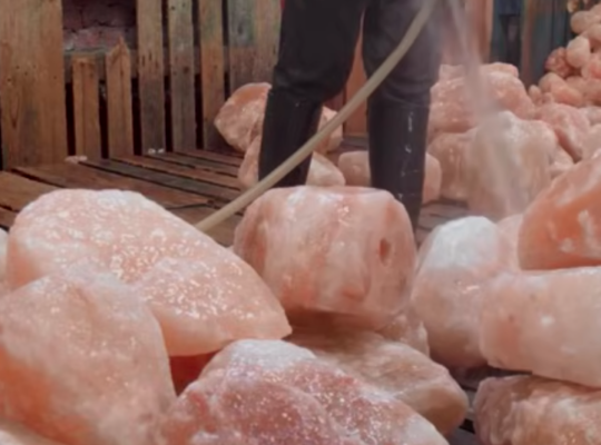 Animal Licking Salt ( Himalayan pink Rock Salt Supplier in SHARJAH UAE )