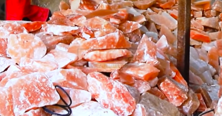 Animal salt licks ( Himalayan salt supplier for retailers in SAUDI ARABIA )