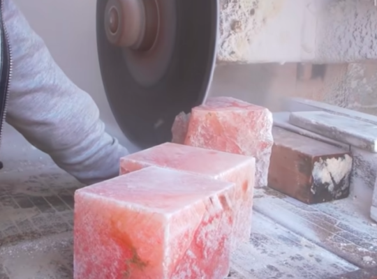 Pink Himalayan salt for pets ( Durable salt blocks for livestock in KUWAIT )