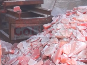 Pink rock salt for livestock ( Himalayan salt licks for animals in SAUDI ARABIA )