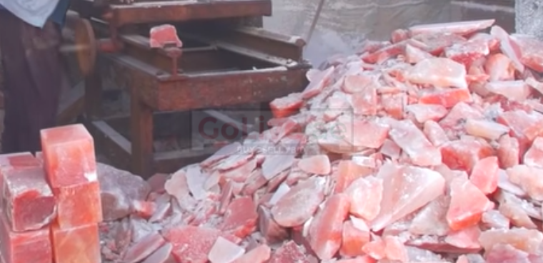 Pink rock salt for livestock ( Himalayan salt licks for animals in SAUDI ARABIA )