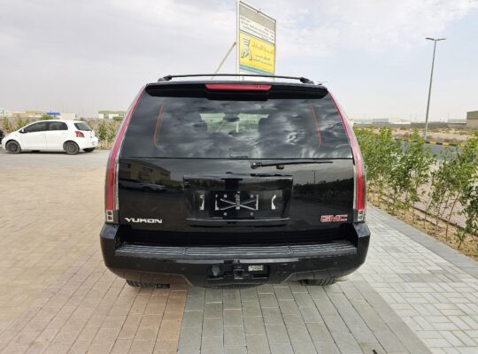 GMC YUKON SLT, GCC SPECS, 2012 FULL OPTION FOR SALE
