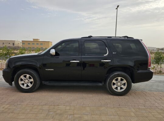 GMC YUKON SLT, GCC SPECS, 2012 FULL OPTION FOR SALE