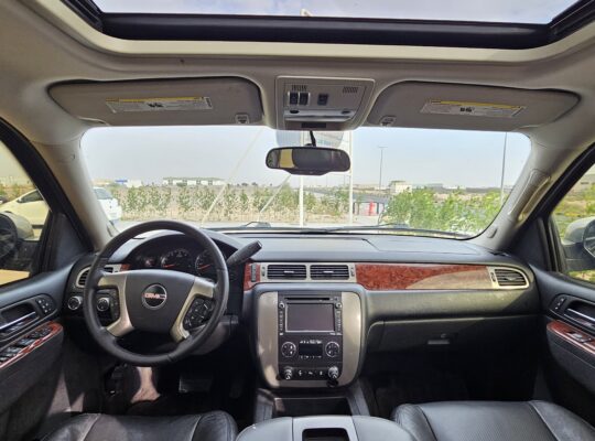 GMC YUKON SLT, GCC SPECS, 2012 FULL OPTION FOR SALE