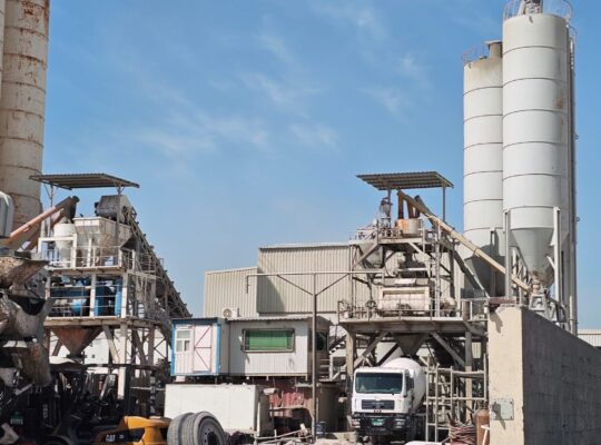 How to remove cement ( Trucks , Construction Machinery, Tools Cleaner in UAE )