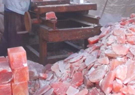 Salt licks for animal health ( Wholesale Himalayan salt licks in UAE )