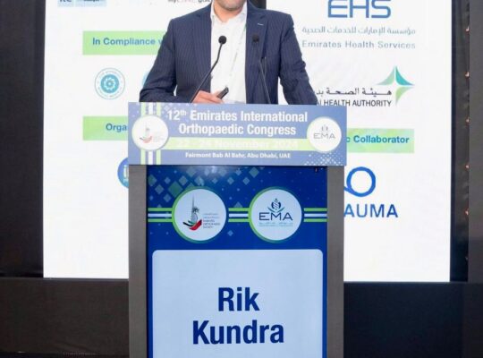 Knee Doctor In Dubai | Dr Rik Kundra