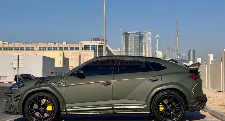 Lamborghini Urus 2021, American spec. With new bodykit and interior.