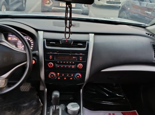 Nissan Altima 2014, Well maintained, GCC Specs, genuin KMs, No issues, no repairs needed, smooth drive, perfectly maintained. Just buy and drive!