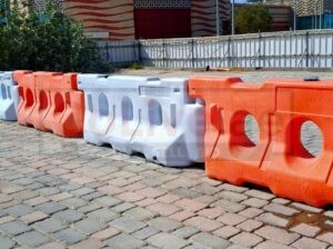 Water-Filled Barriers / Road Safety Barriers